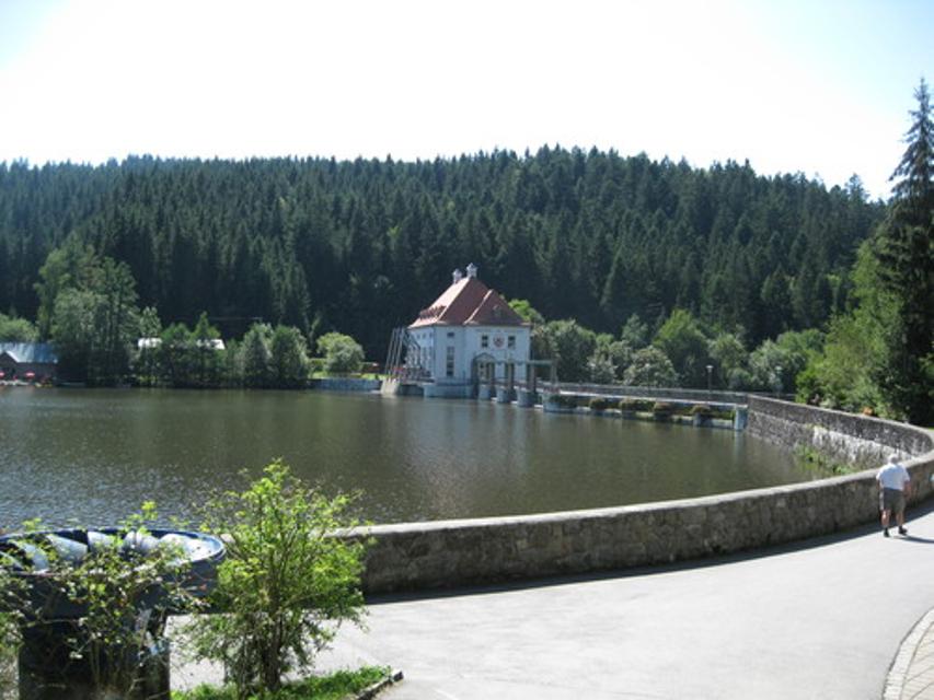 Staumauer Höllensteinsee