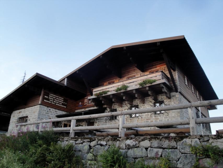 Blick auf das Lusenschutzhaus mit herrlicher Aussicht