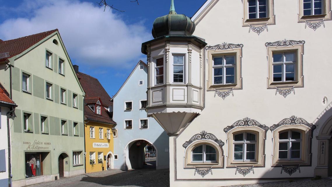 Egloffsteinertor mit Rathaus
