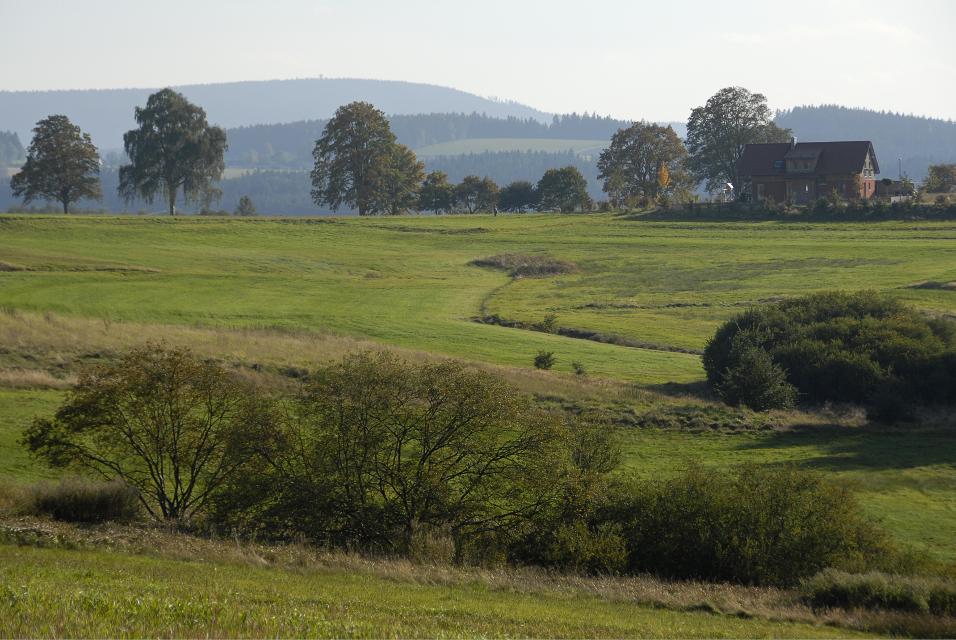 GJ_Marktredwitz_Wiesenlandschaft mit Haus-2007-09-01