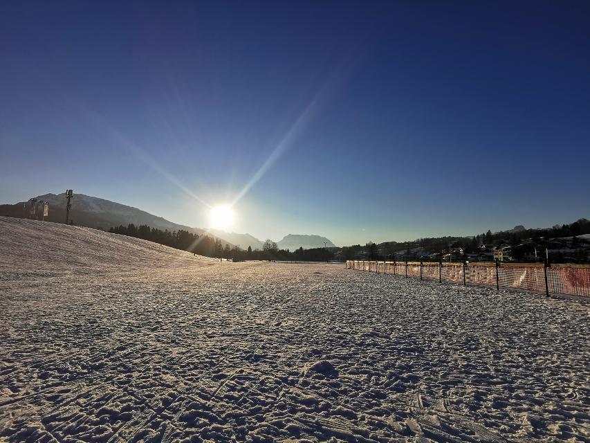 Langlaufstadion mit Sonnenuntergang