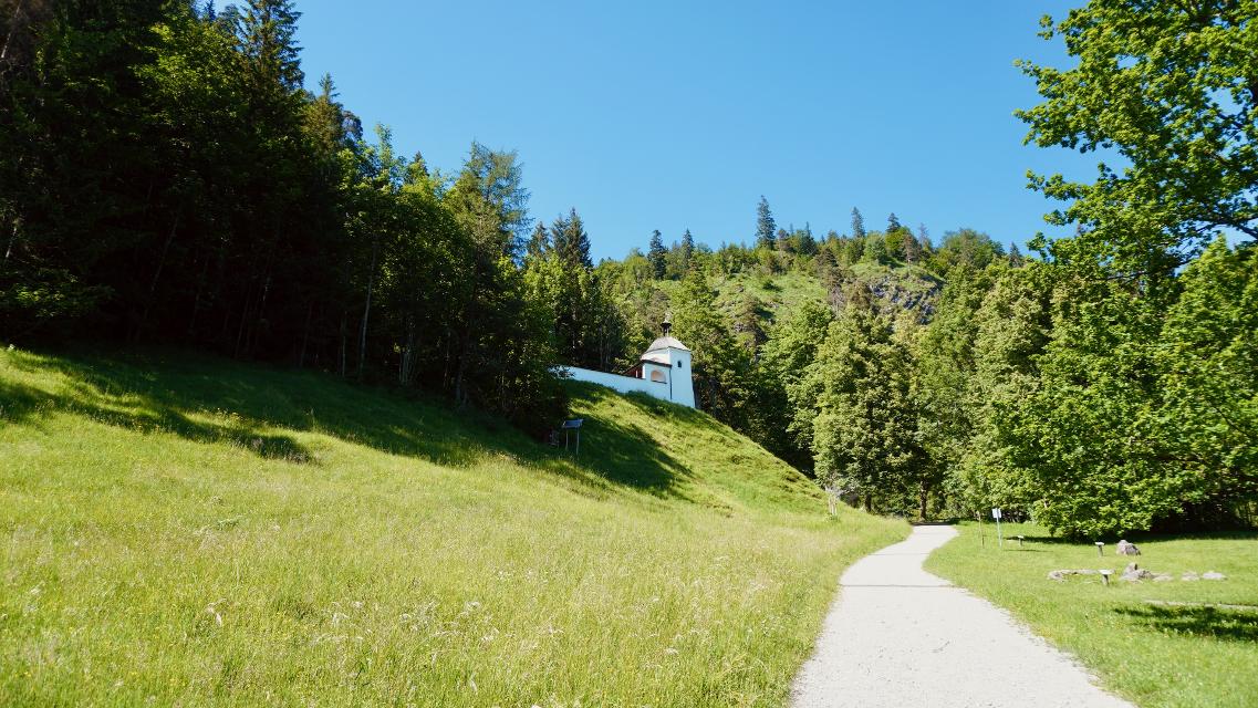 Kriegerkapelle von unten