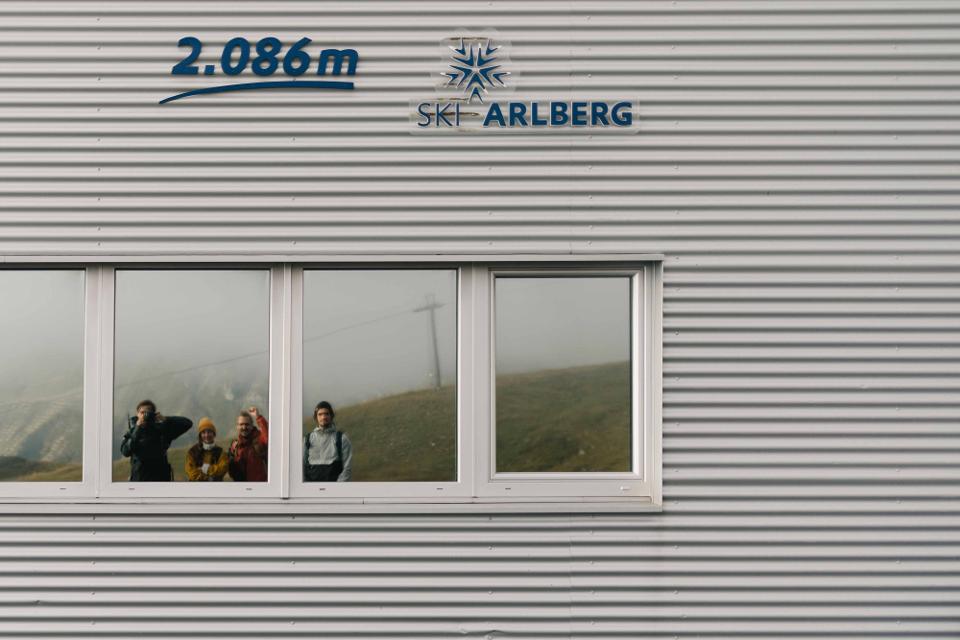 Wanderer auf dem Arlberg Trail