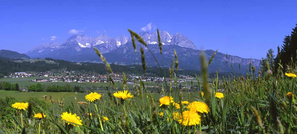 Auf einem herrlichen, sonnigen Fleckchen zwischen Oberndorf und dem von Kitzbhel (10 Autominuten) und St. Johann in Tirol (5 Autominuten) whlen. Wir freuen uns auf ein Kennenlernen und beantworten gerne all Ihre Fragen zu Ferienhaus Rauter in Oberndorf in Tirol in den Kitzbheler Alpen