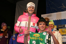 Viktoria Rebensburg bei der Startnummernverlosung in Ofterschwang Viktoria Rebensburg bei der Startnummernverlosung in Ofterschwang