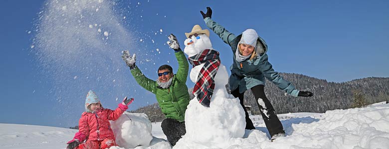 Familie im winterlichen Inzell