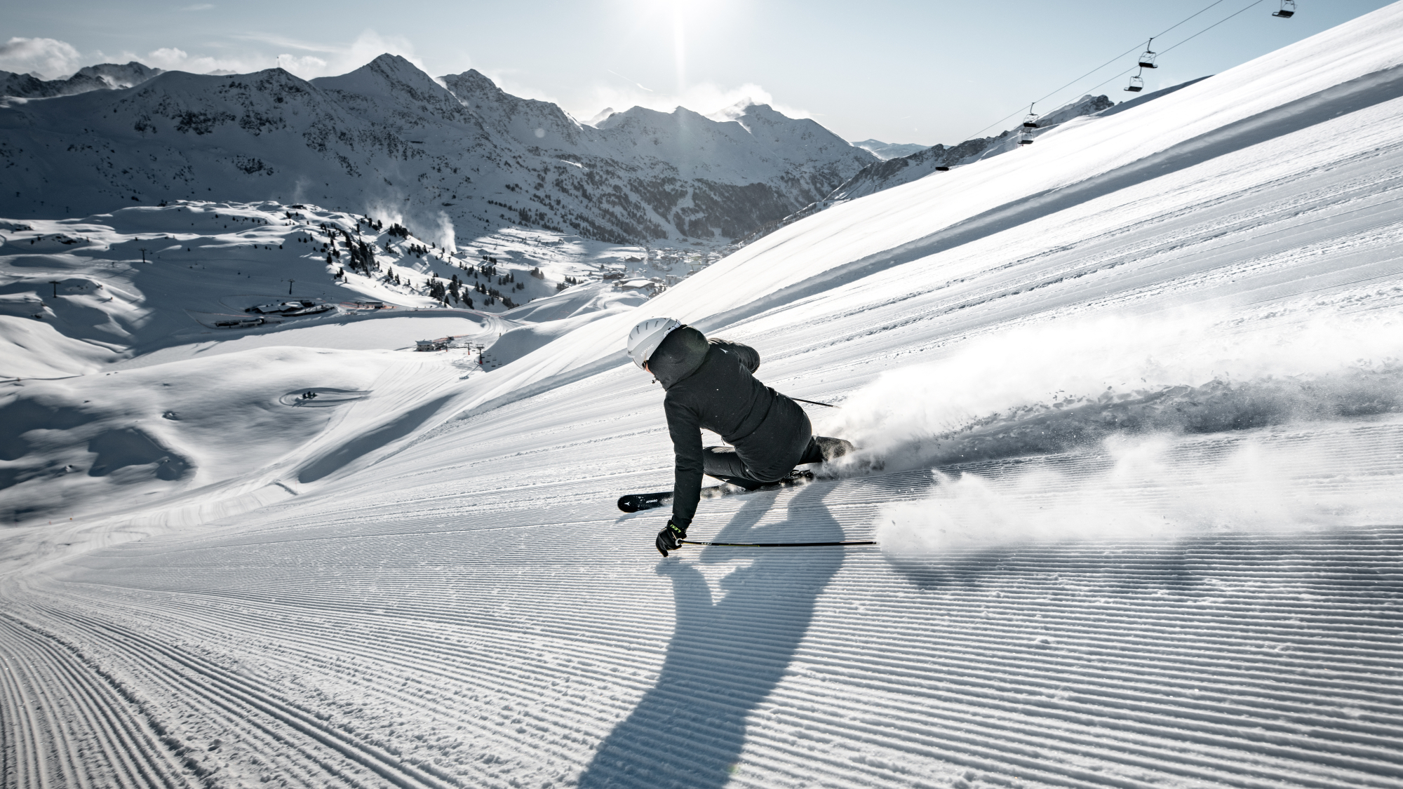 Skifahrerin auf der Piste in Obertauern