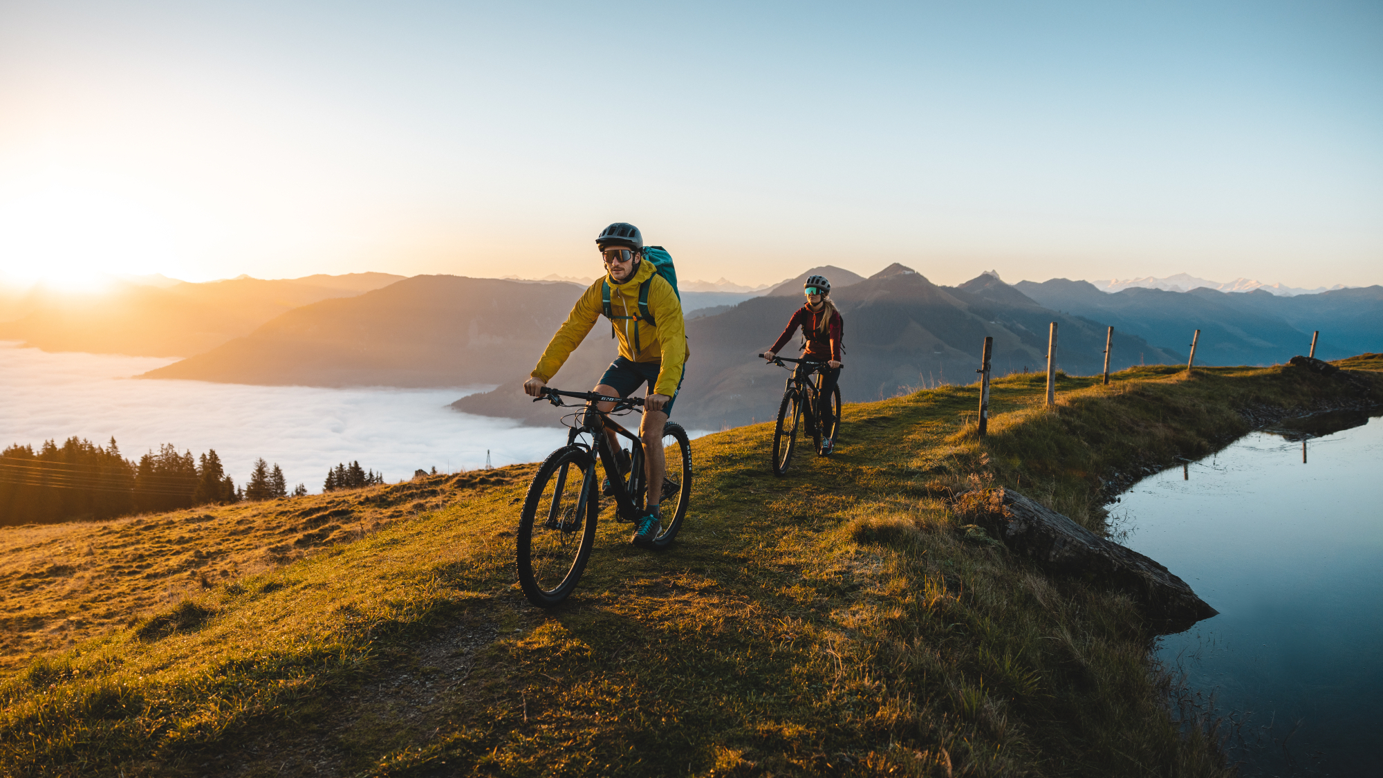 Moutainbiker am Bergsee