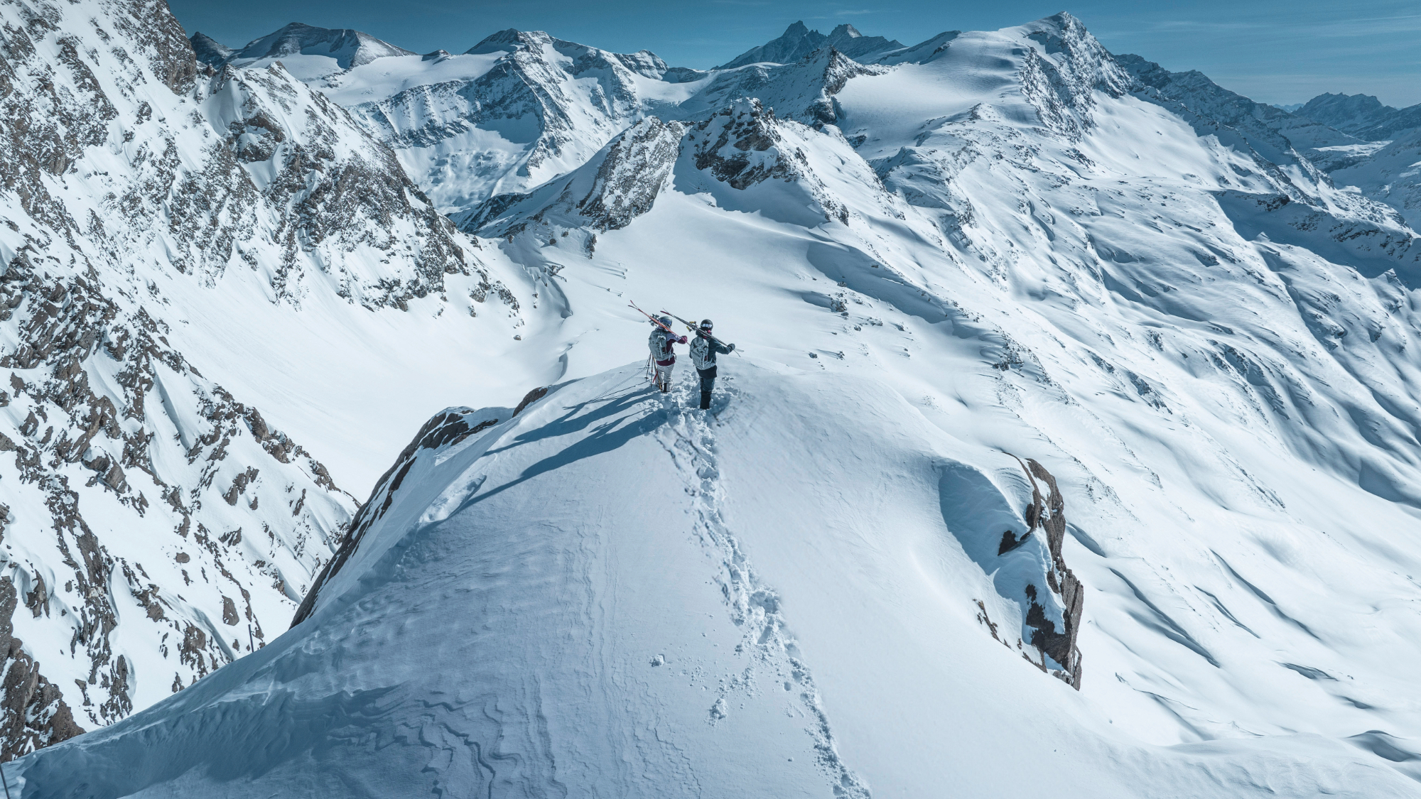 Zwei Freerider am Kitzsteinhorn abseits der Pisten
