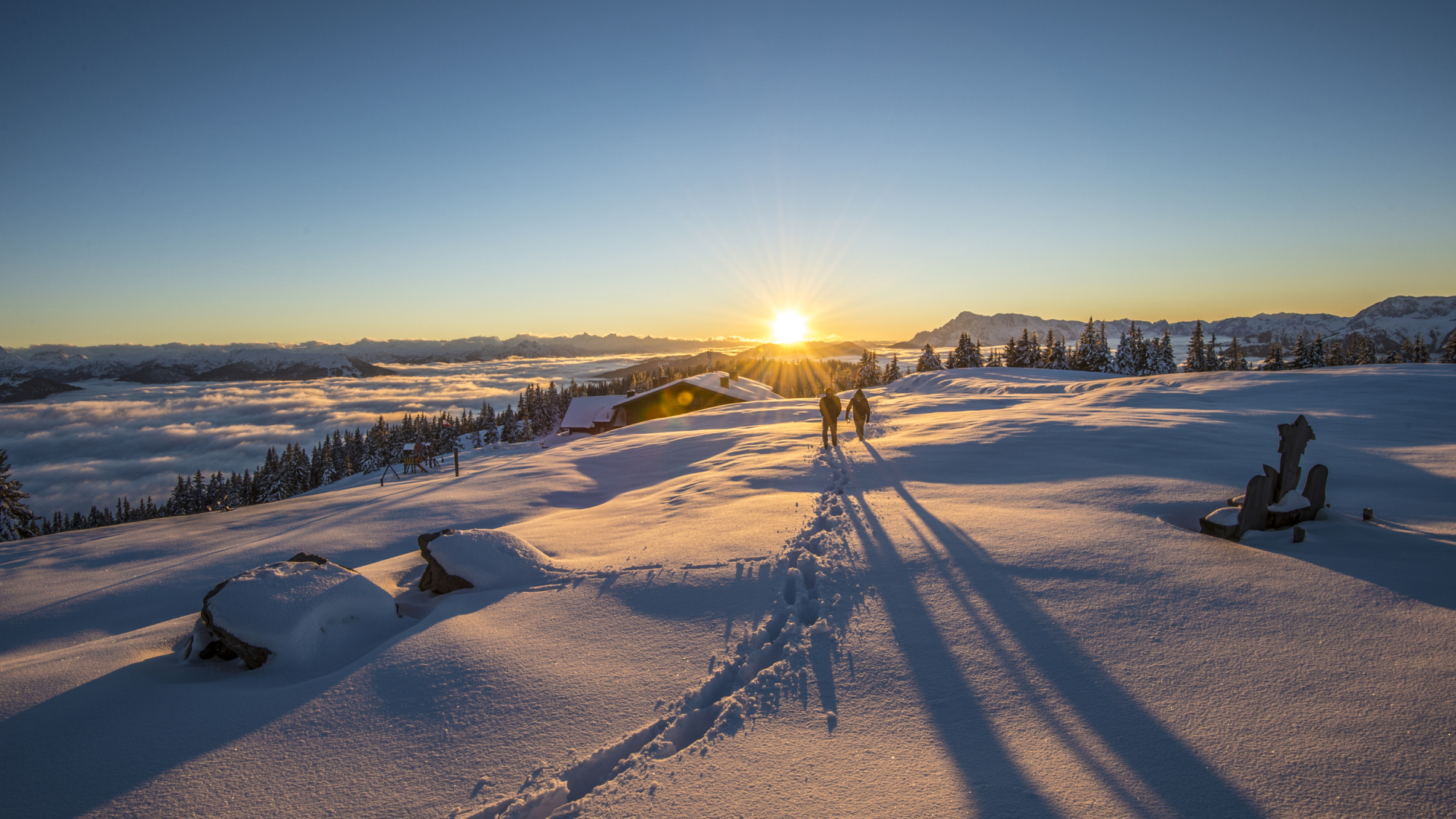 Am Radstädter Hausberg Rossbrand faszinieren Winterwandern und Langlaufen auf der Höhenloipe.