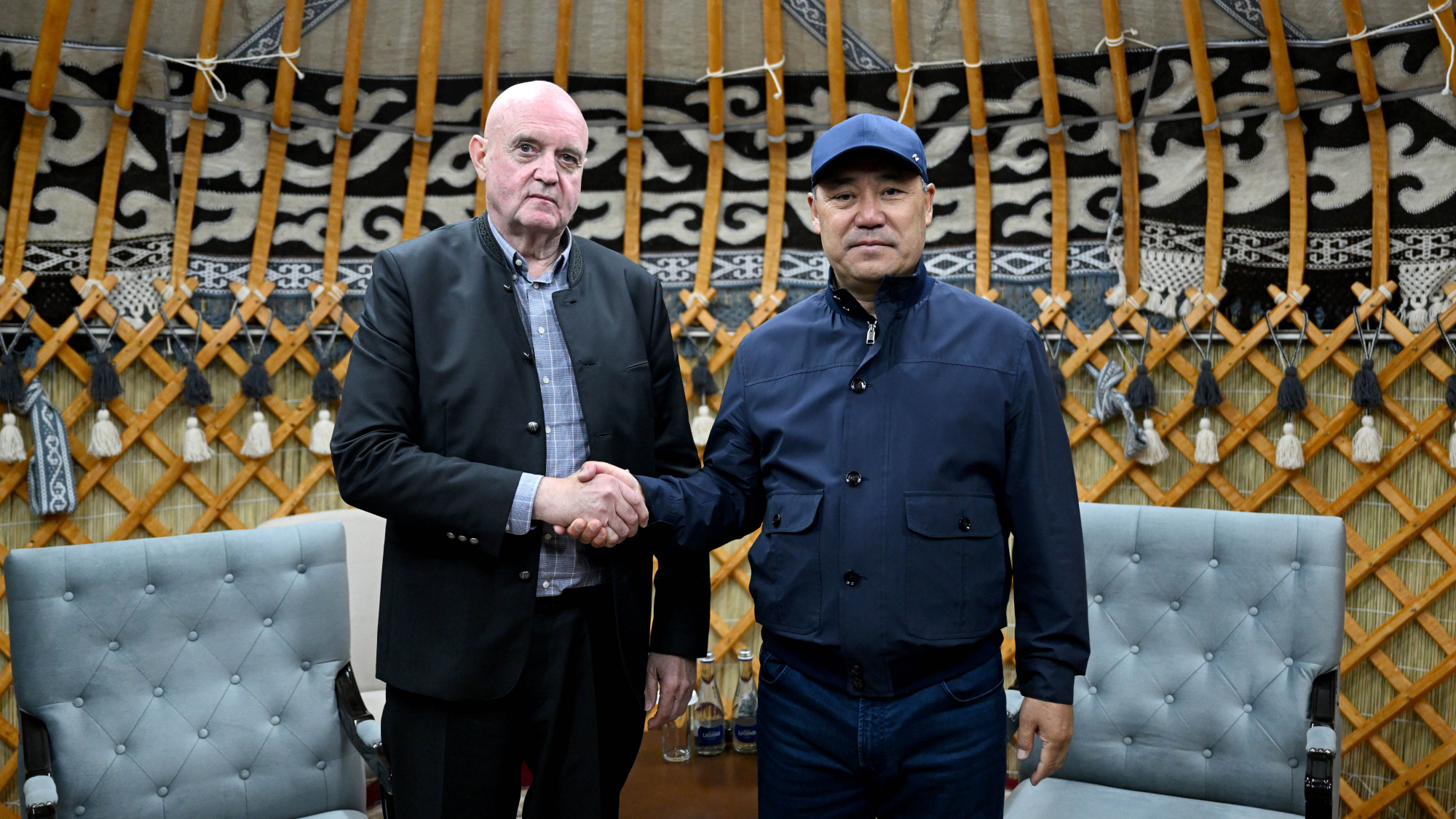 Präsident Sadyr Zhaparov und Michael Doppelmayr