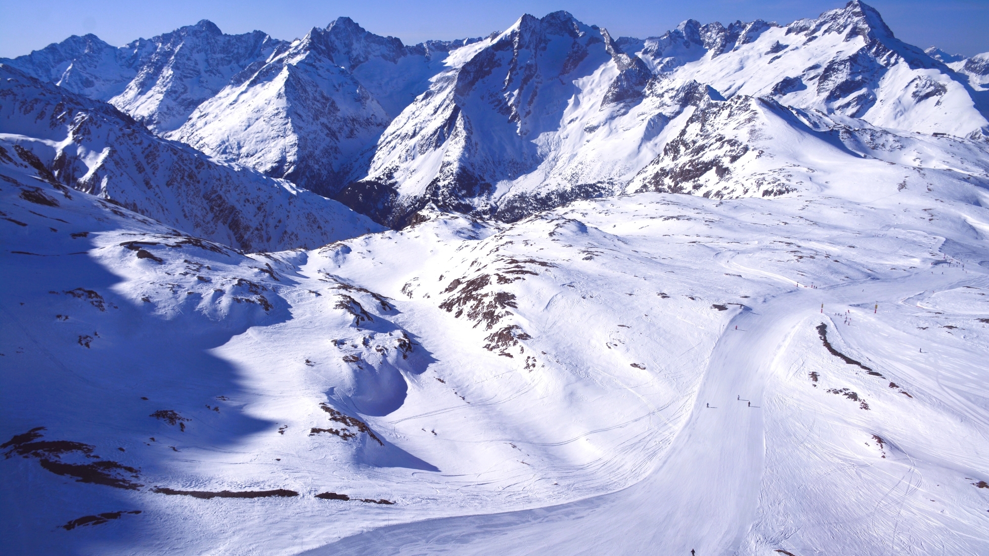 Wie ein langer Wurm zieht sich die Jandri durch die Bergwelt von Les 2 Alpes