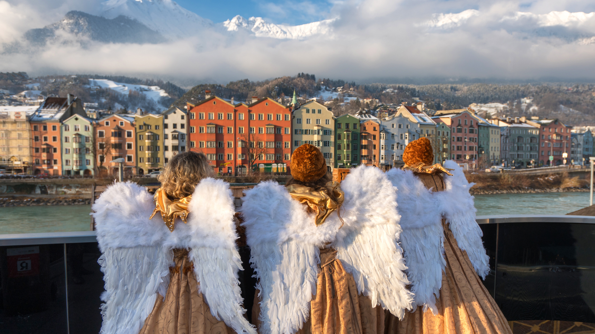 Bergweihnachtsengel mit Blick von der Hungerburg auf Innsbruck