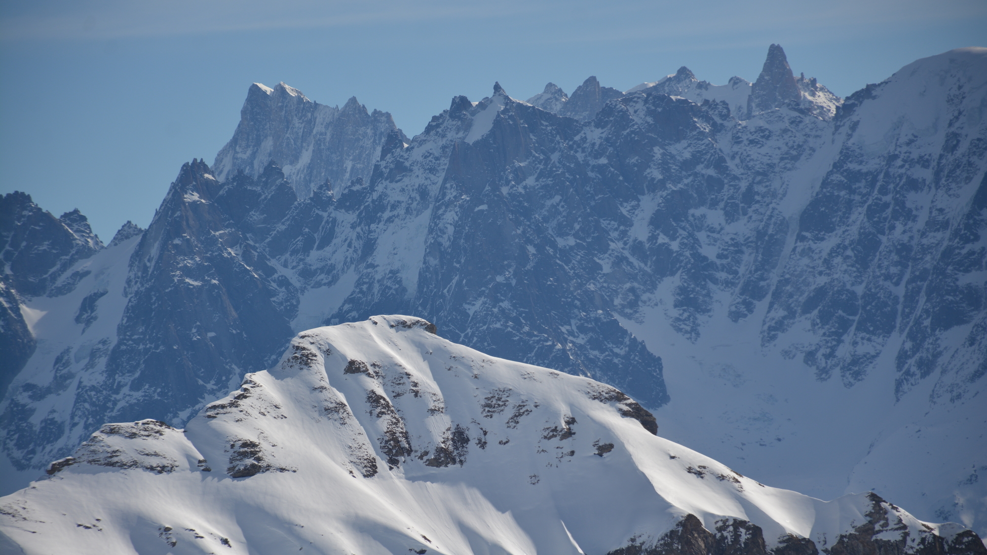 Linker Bildrand: Grandes Jorasses (4208 m) 
