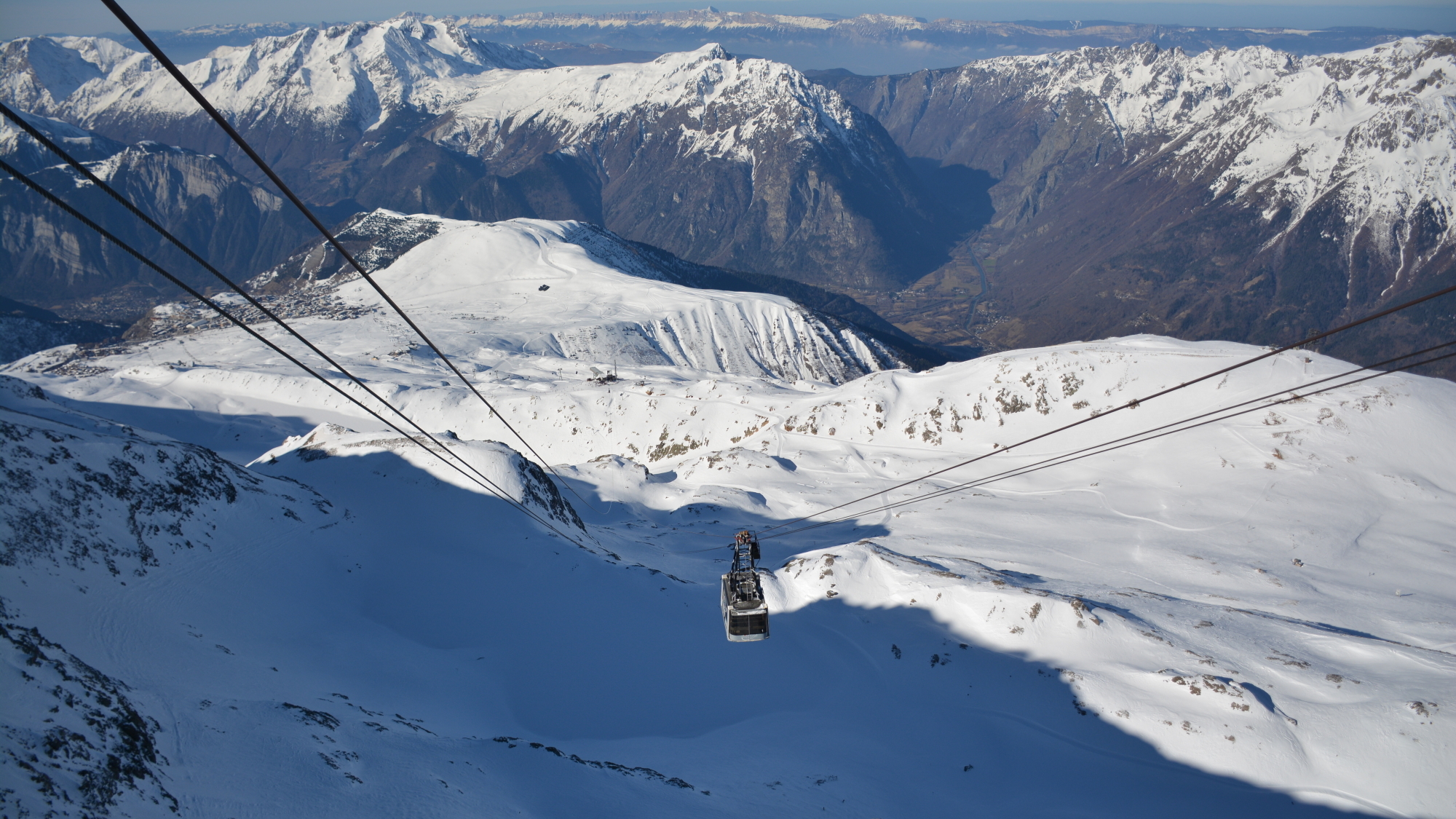  Die mächtige Seilbahnanlage auf den Pic Blanc (3330 m)