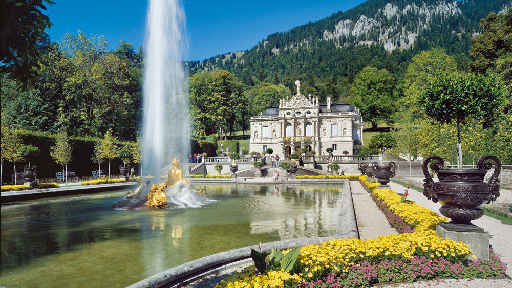 Linderhof Fontäne in den Ammergauer Alpen