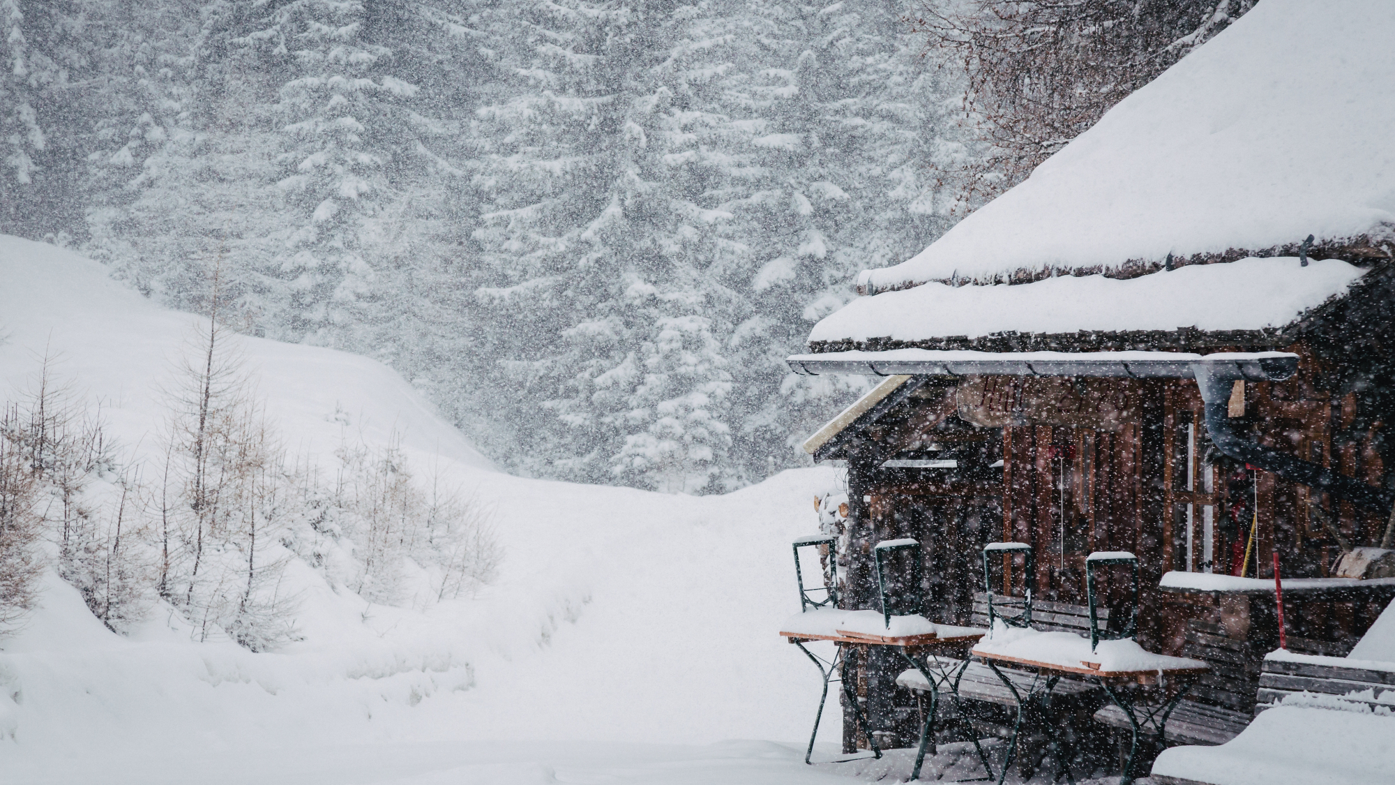 Dichter Schneefall an der Huaba-Hütte