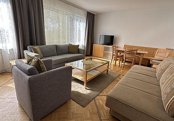 Komfort Apartment - Wohnzimmer mit Esstisch