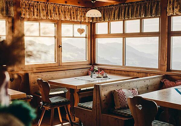 Die Aussichtsveranda mit Blick auf die Nockberge