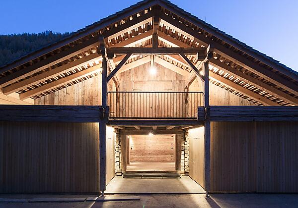 Eingang vormaliger Stadl - Giatla Hof Kalkstein