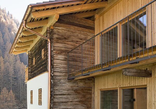 Ostfassade mit Fensterfront - Giatla Hof Kalkstein