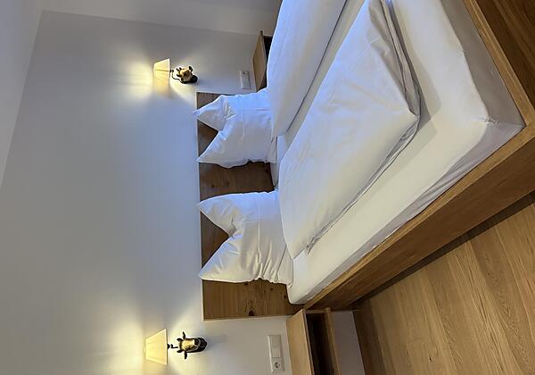 Schlafzimmer mit Doppelbett