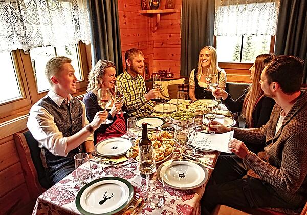 Die alte Bauernstube ist das gemütliche Zentrum