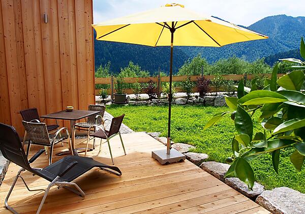Almflair Chalet Thiersee - Terrasse im Sommer 2