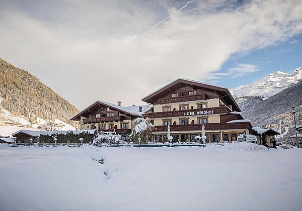 Hausansicht Winter Tag