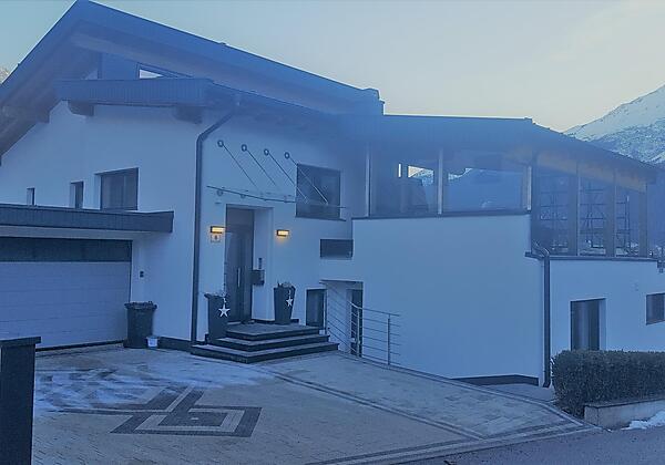 Zufahrt Haus und Eingangsbereich