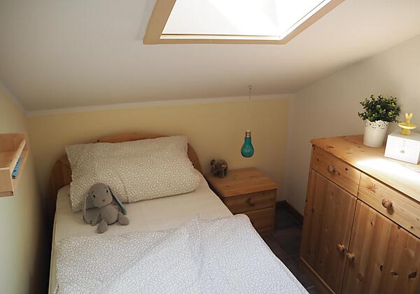 weiteres Schlafzimmer mit Einzelbett 90x200cm