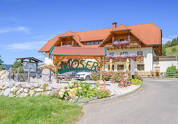 Willkommenstafel beim Alpengasthof Moser