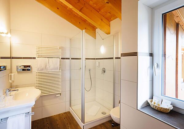 Zimmer-Bad im Alpenhotel Sonneck, Bad Hindelang