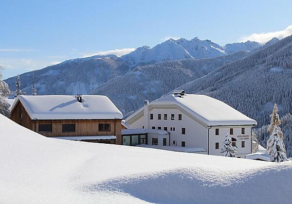 Hotel Weiler - mit Blick zu den Karnischen Alpen
