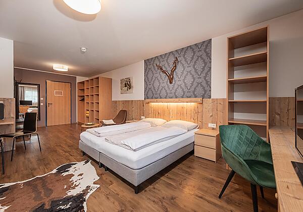 Hotelzimmer mit gemütliche Doppelbetten