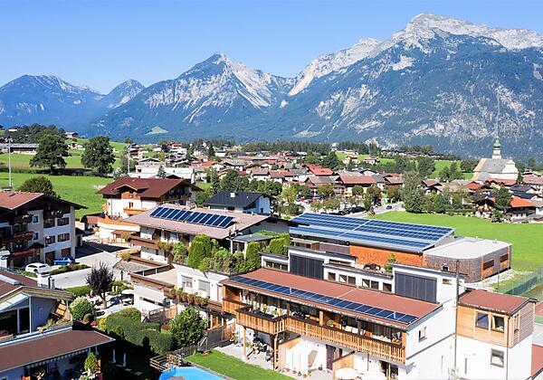 Appartements Angerer Sommer aussen Luftaufnah