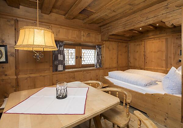 Familiensuite Tirol 1 Stube low