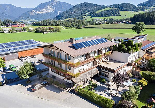 Appartements Angerer Sommer aussen 2019 Luftaufnah