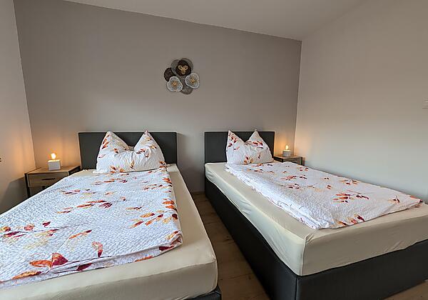 Schlafzimmer Nr. 2 in Ferienwohnung 1