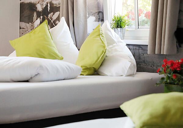 2-3 Bett App (2).jpg