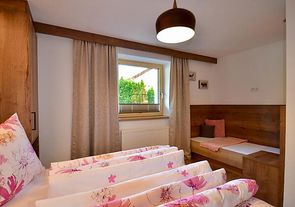 Dreibettzimmer Wohnung Sonnenschein