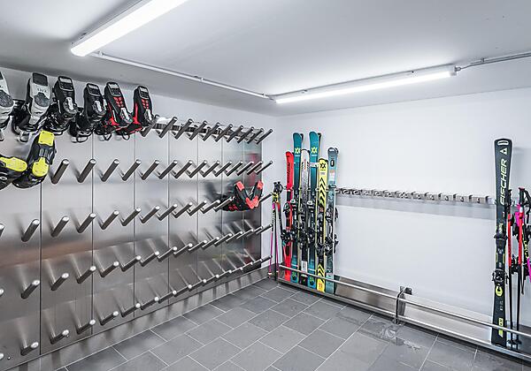 Beheizter Ski- & Trockenraum.