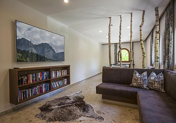 Billardraum mit Leseecke