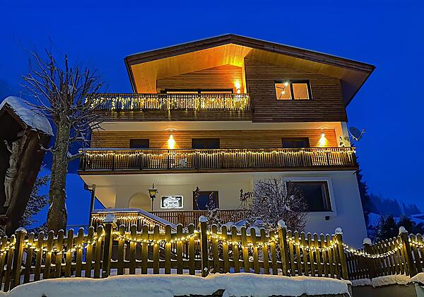 IMG_2463-denoise-exposure-sharpen-color