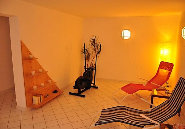 Sauna Aufenthaltsraum (2)