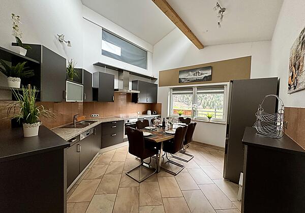 großzügige, vollausgestattet Küche