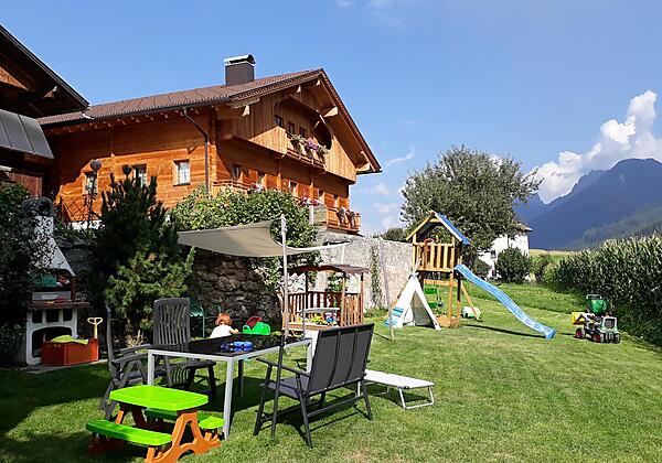 Spielplatz und Garten