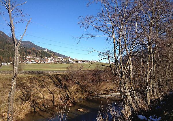 Blick auf Strassen von Stausee Tassenbach