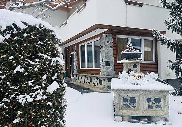 F961C9F7-627D-4E82-9911-2B6BCF2000E2