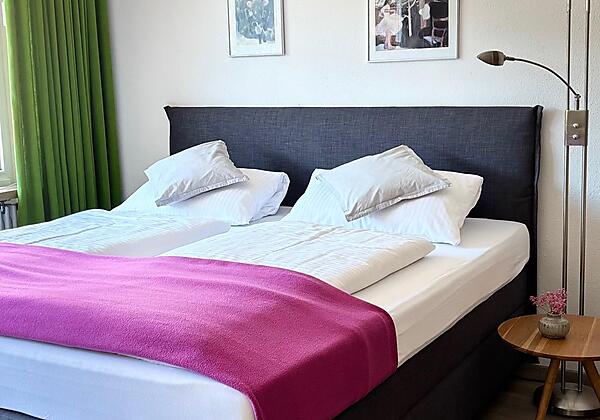 Bequemes Boxspringbett für Zwei  (180x200cm)